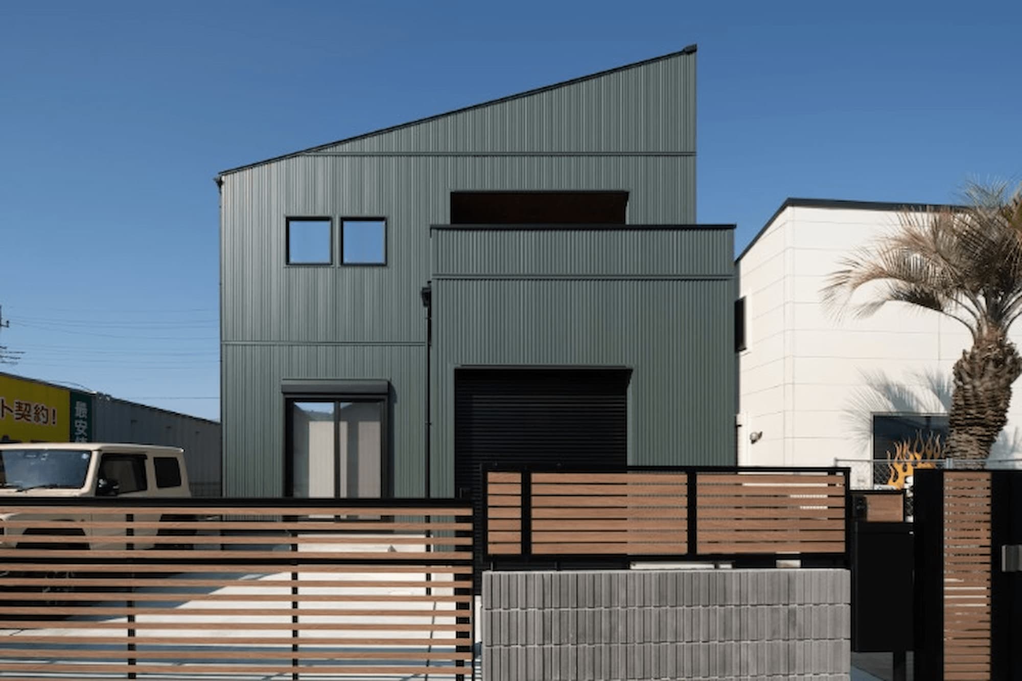 無骨なガレージのあるおうち 画像