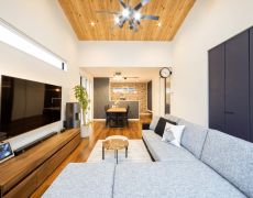 勾配天井のモダンなおうち